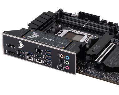 TUF GAMING X670E-PLUS matična ploča